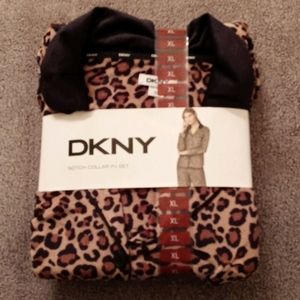 DKNY Notch Collar PJ Set   Size- XL  18-20